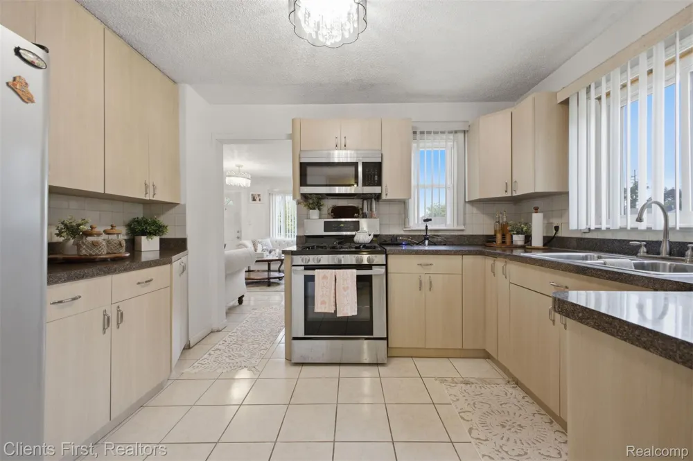 15182 Cooper Street Taylor City, MI 48180