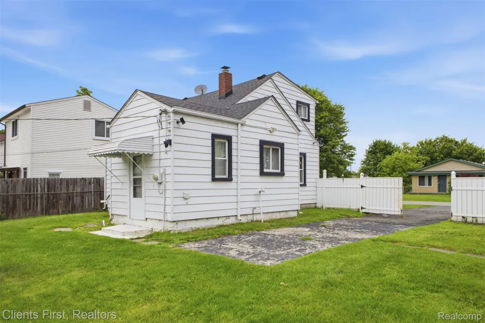 15182 Cooper Street Taylor City, MI 48180