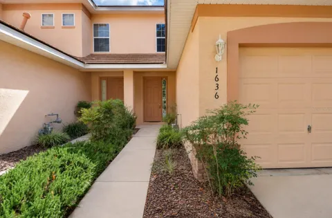 1636 W SPRING MEADOW LOOP