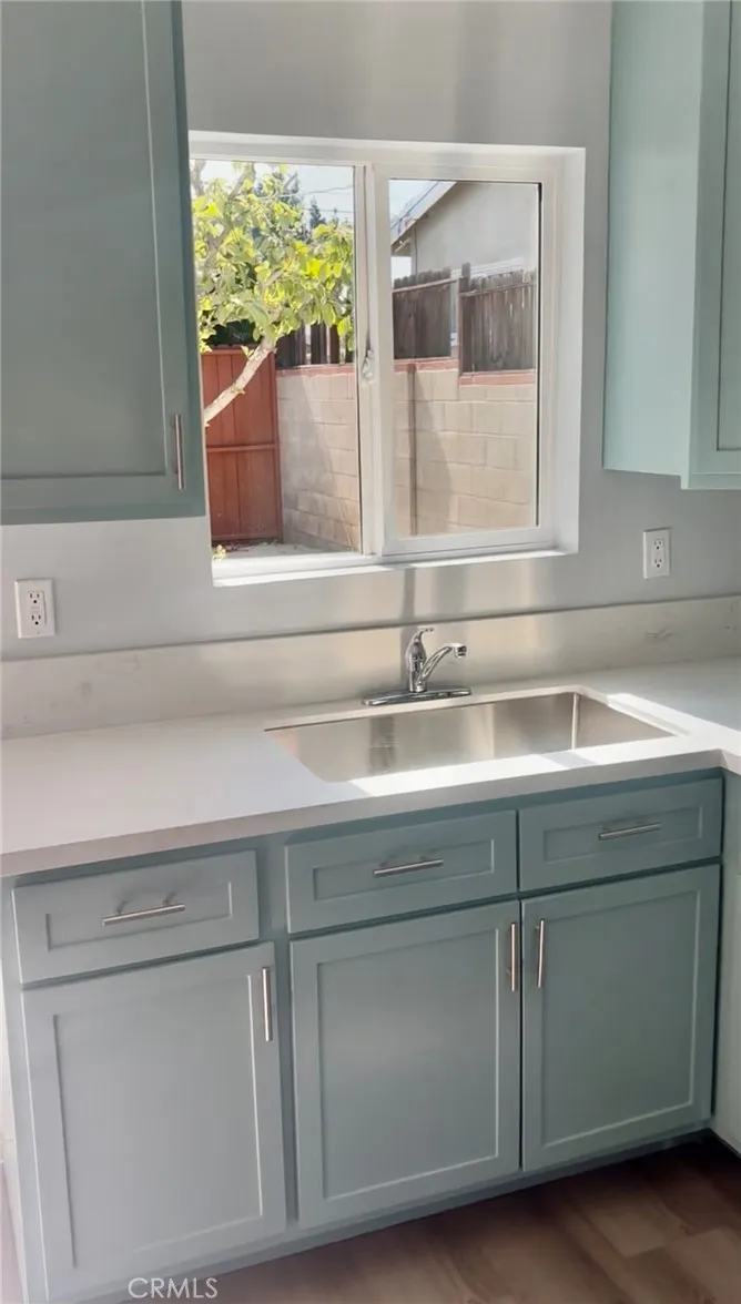 10133 Kester San Fernando, CA 91345