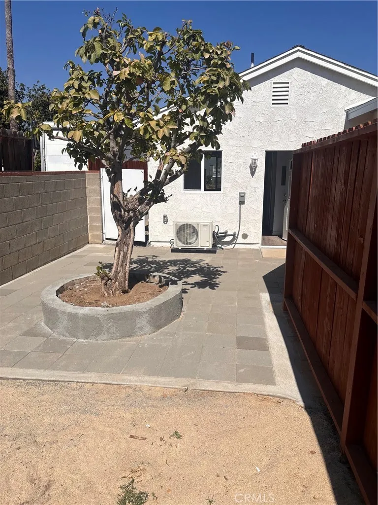 10133 Kester San Fernando, CA 91345