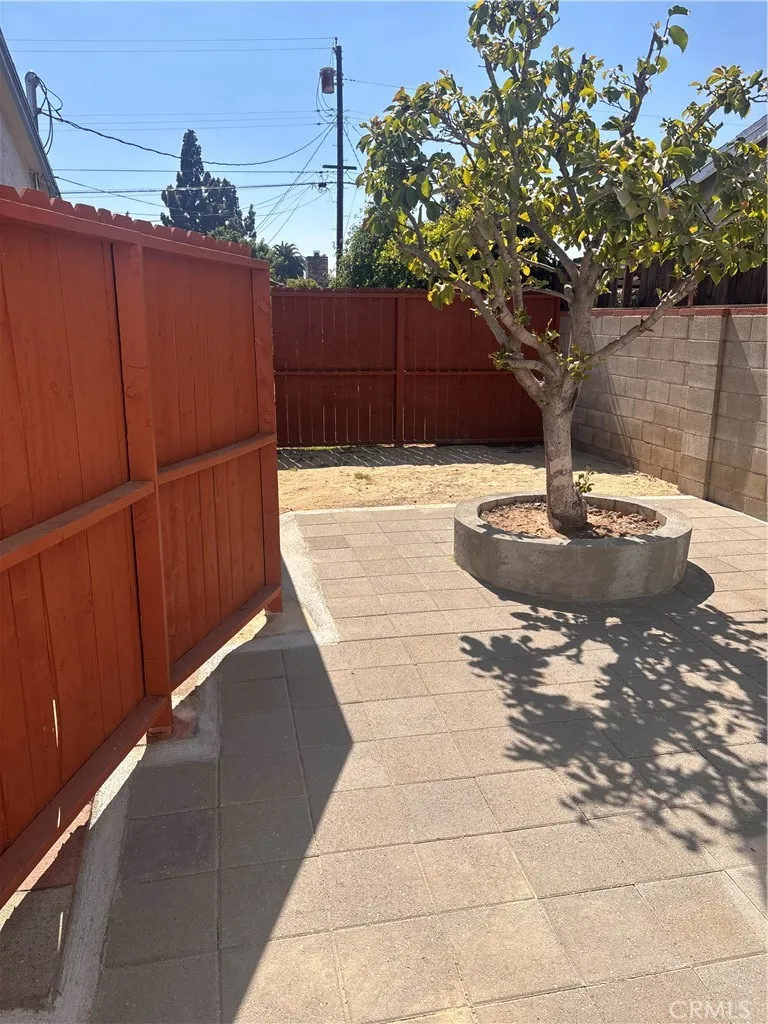 10133 Kester San Fernando, CA 91345