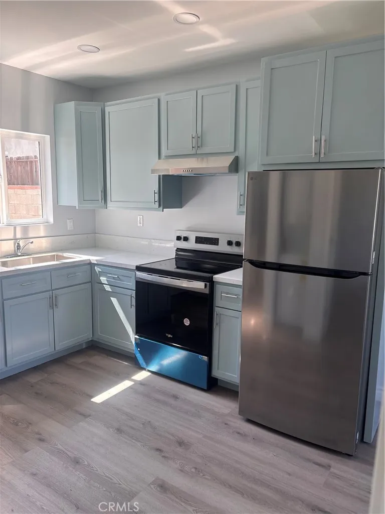 10133 Kester San Fernando, CA 91345