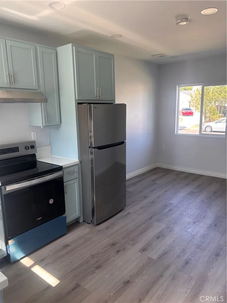 10133 Kester San Fernando, CA 91345