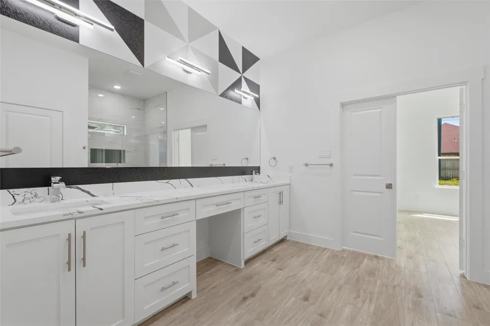 707 S Iowa Street La Porte, TX 77571