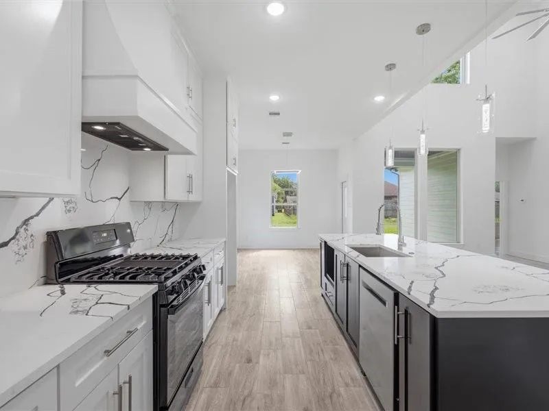 707 S Iowa Street La Porte, TX 77571