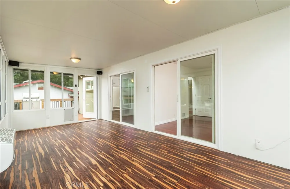 3316 Mills Avenue La Crescenta, CA 91214