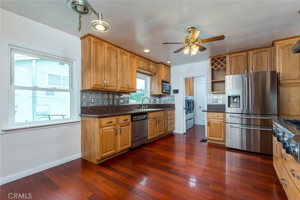 3316 Mills Avenue La Crescenta, CA 91214