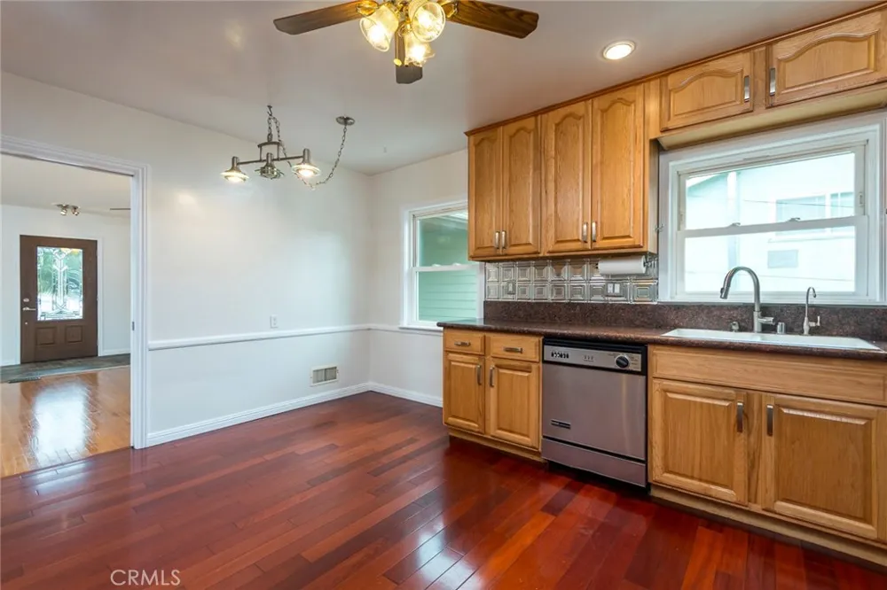 3316 Mills Avenue La Crescenta, CA 91214