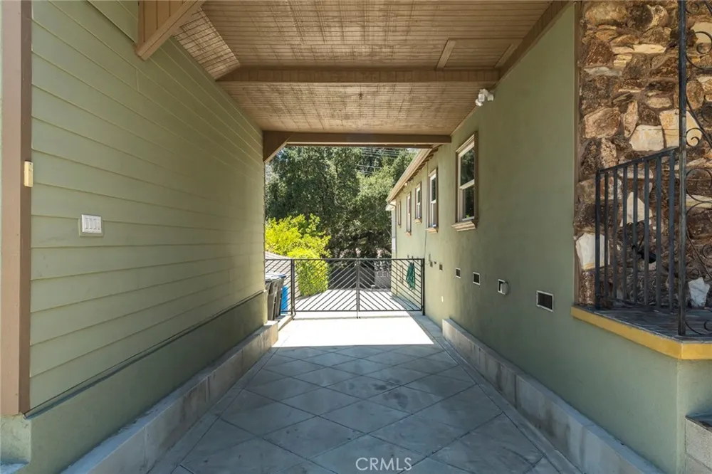 3316 Mills Avenue La Crescenta, CA 91214
