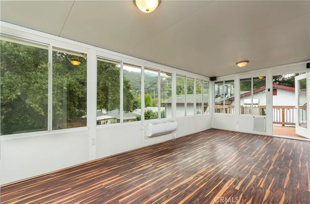 3316 Mills Avenue La Crescenta, CA 91214