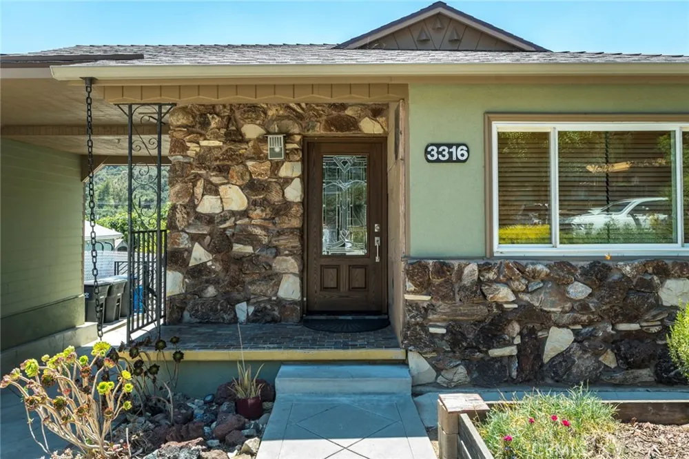 3316 Mills Avenue La Crescenta, CA 91214