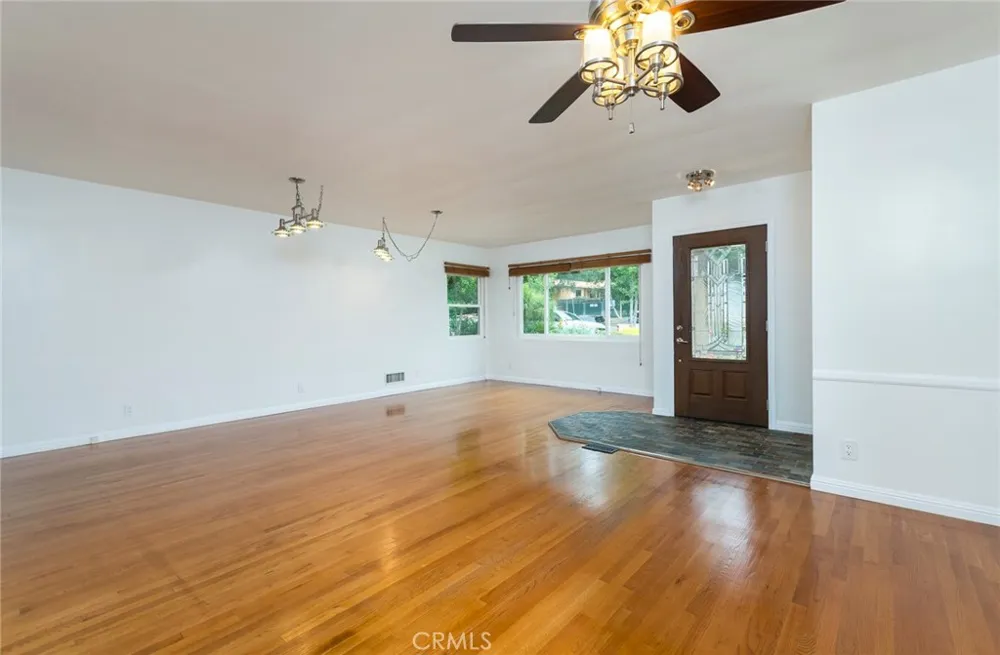 3316 Mills Avenue La Crescenta, CA 91214