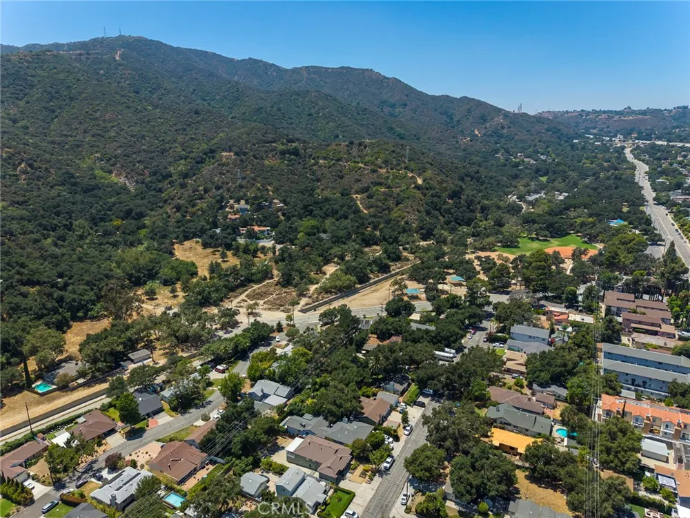 3316 Mills Avenue La Crescenta, CA 91214