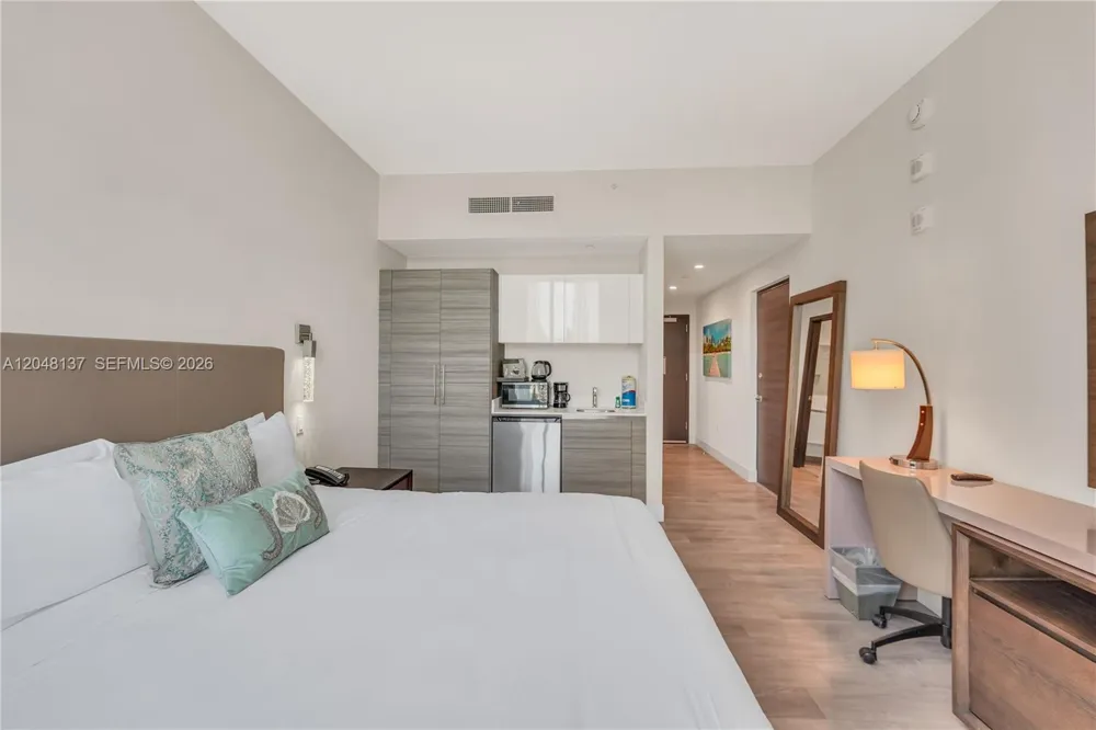 777 Ocean Dr #S314 Hollywood, FL 33019