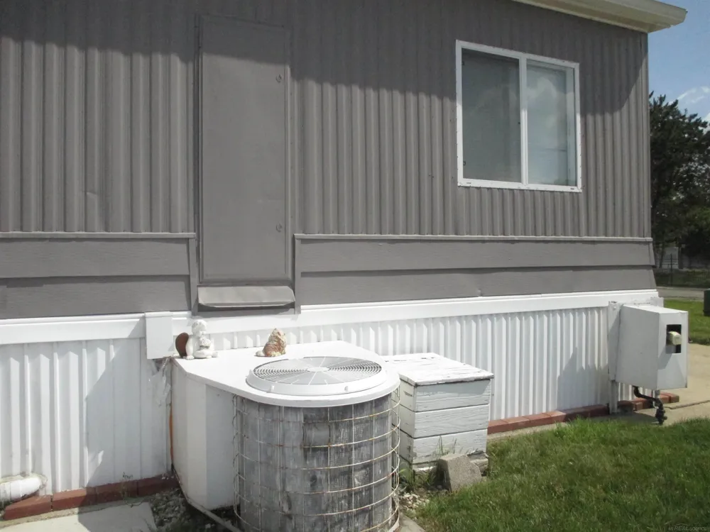 43310 Summit Street Harrison Charter Township, MI 48045