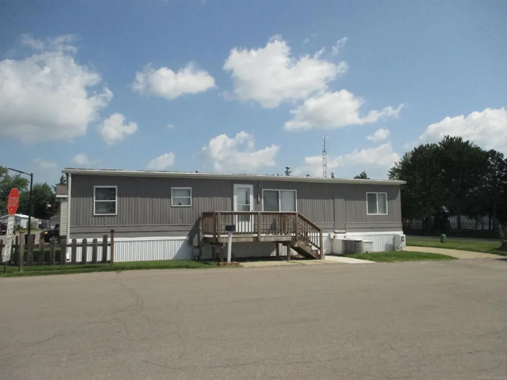 43310 Summit Street Harrison Charter Township, MI 48045