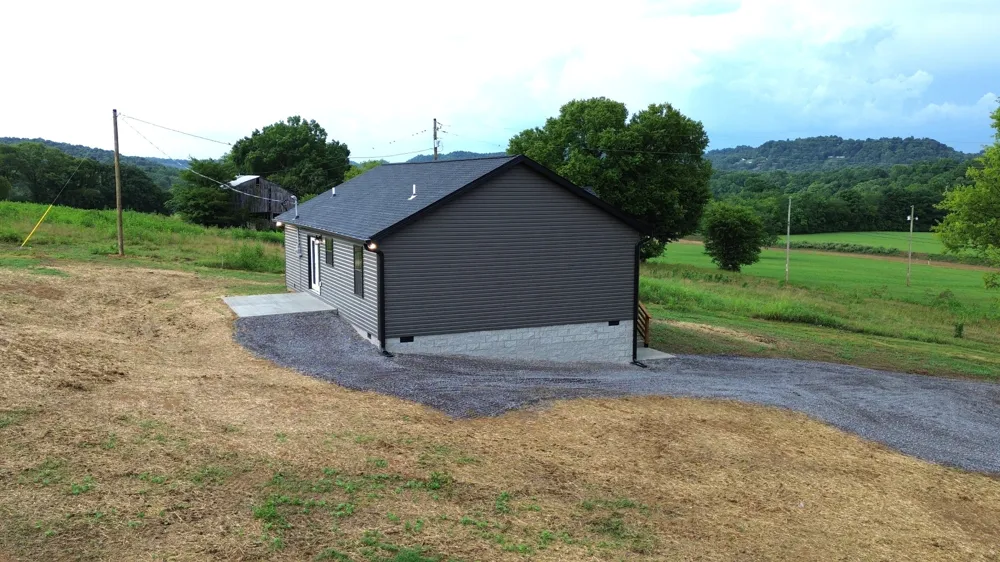 817 Smith Bend Ln Gainesboro, TN 38562