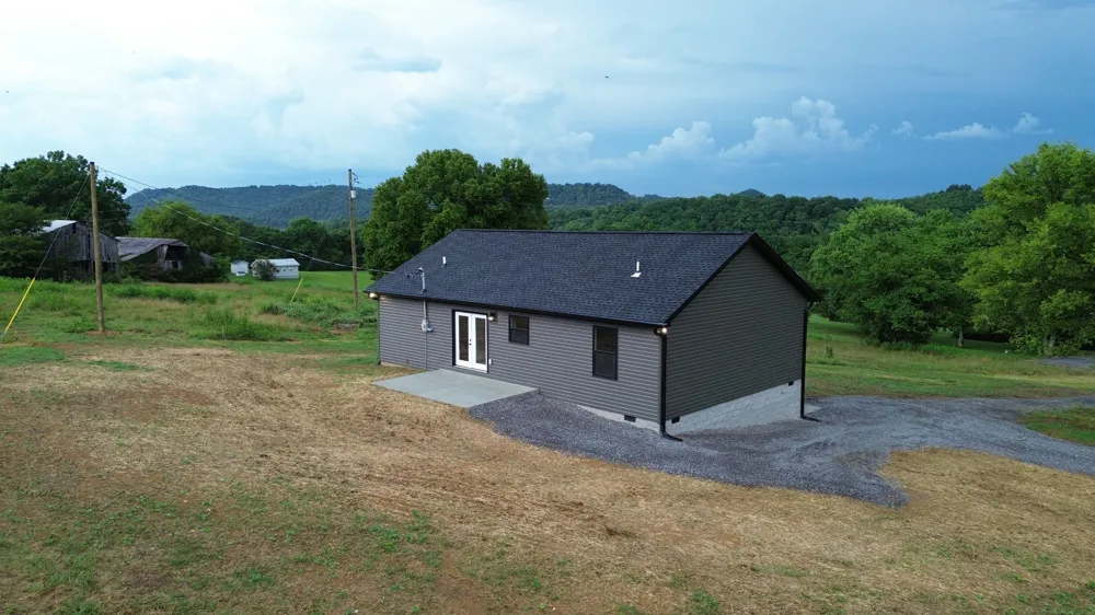 817 Smith Bend Ln Gainesboro, TN 38562