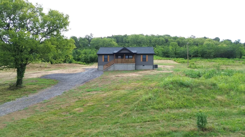 817 Smith Bend Ln Gainesboro, TN 38562