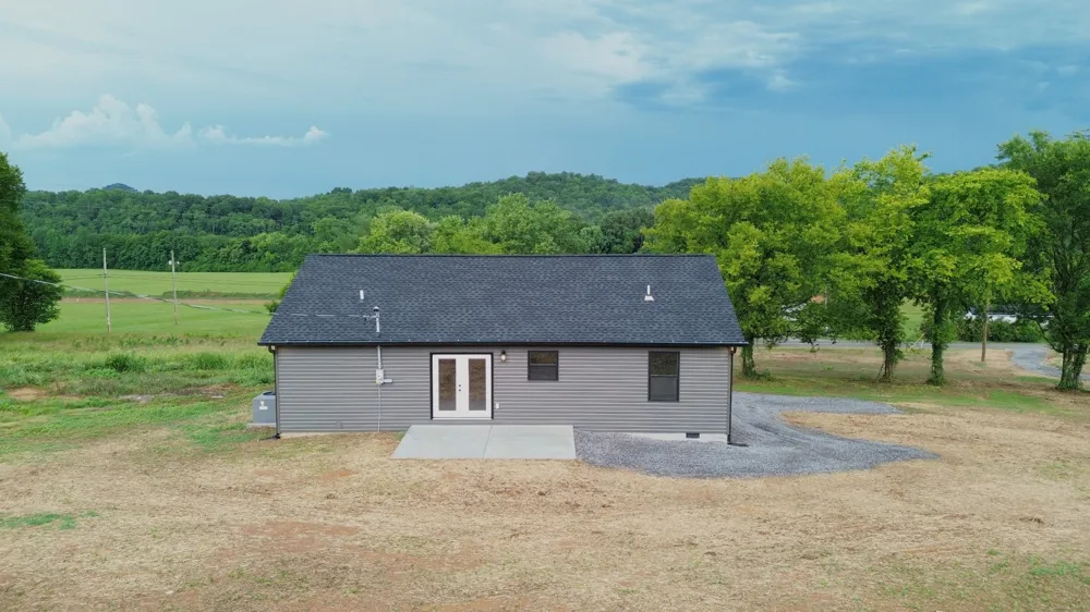 817 Smith Bend Ln Gainesboro, TN 38562