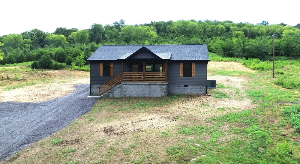 817 Smith Bend Ln Gainesboro, TN 38562