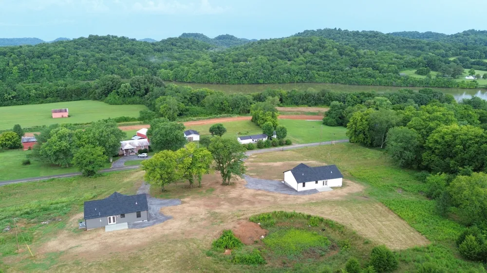 817 Smith Bend Ln Gainesboro, TN 38562