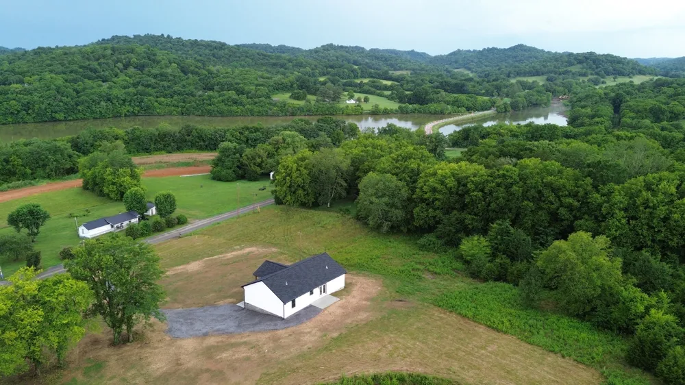 797 Smith Bend Ln Gainesboro, TN 38562