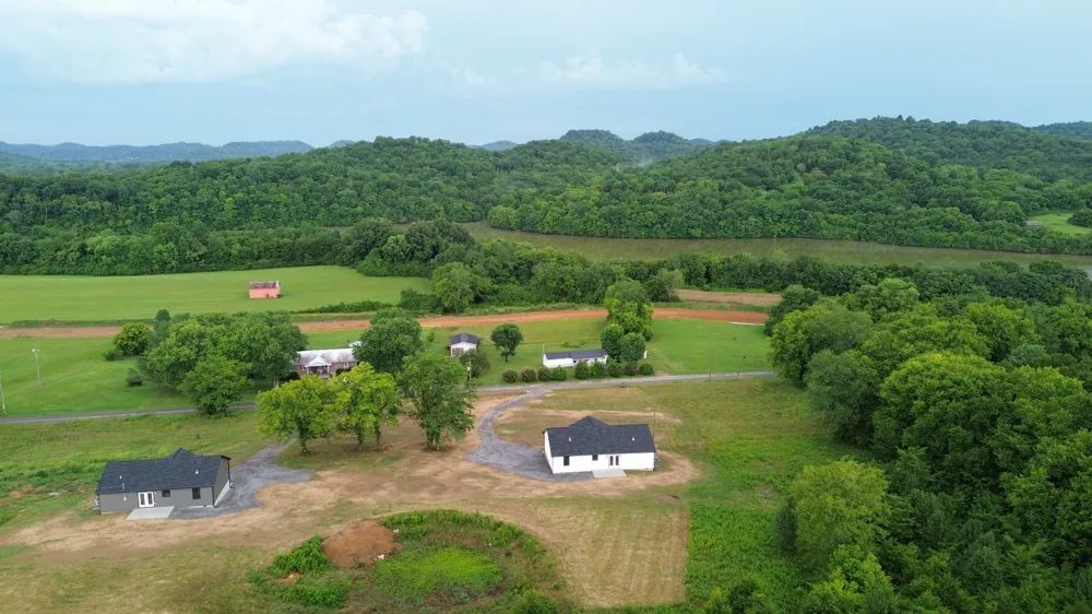 797 Smith Bend Ln Gainesboro, TN 38562