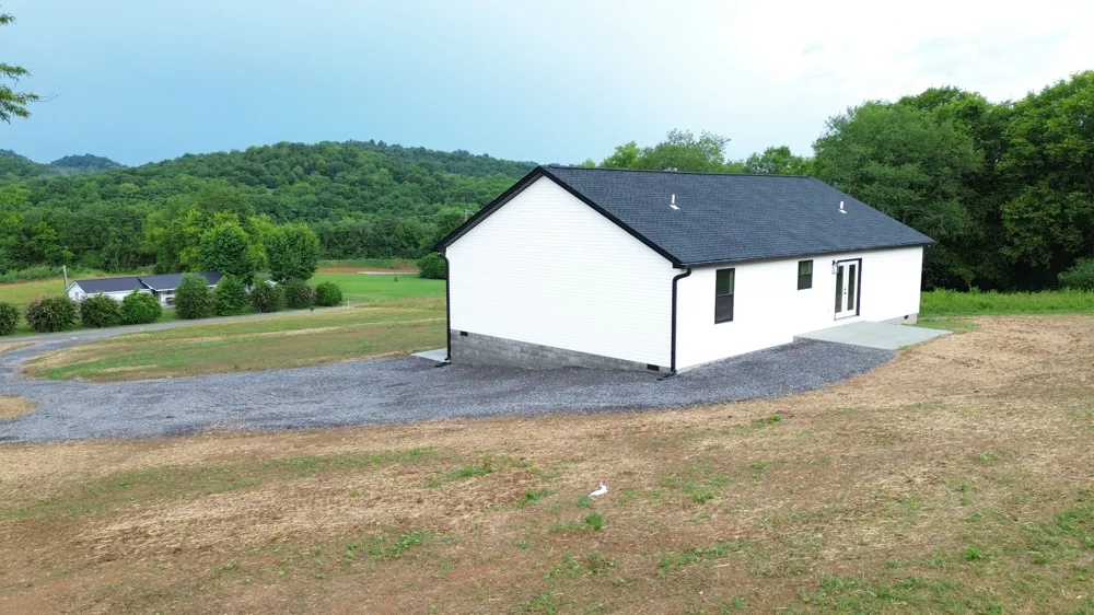 797 Smith Bend Ln Gainesboro, TN 38562