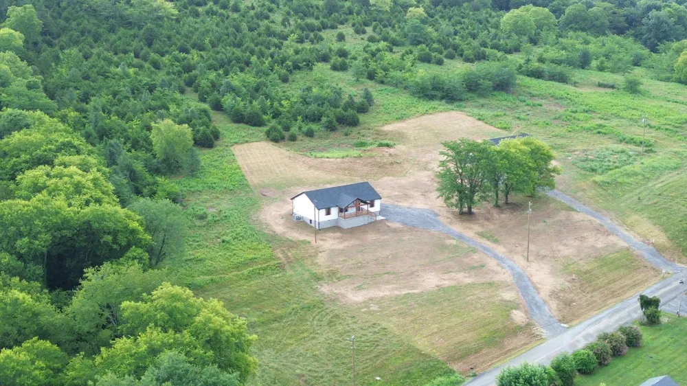 797 Smith Bend Ln Gainesboro, TN 38562