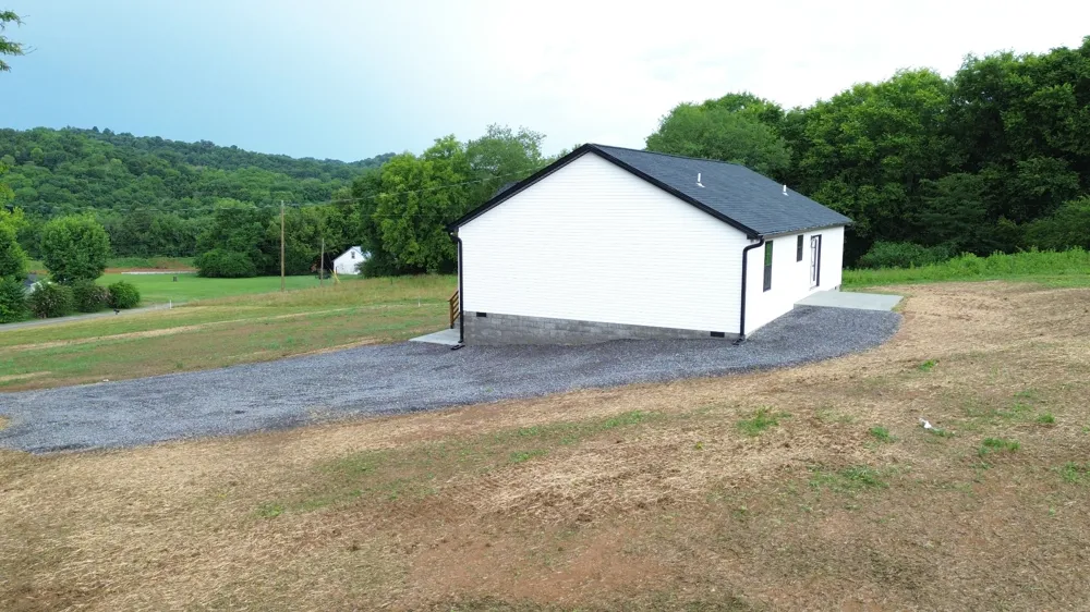 797 Smith Bend Ln Gainesboro, TN 38562