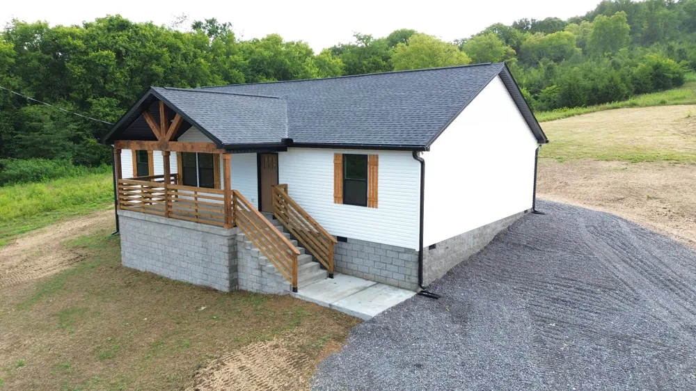 797 Smith Bend Ln Gainesboro, TN 38562