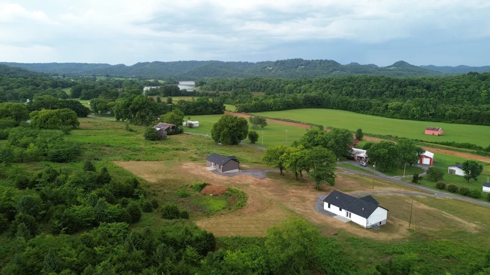 797 Smith Bend Ln Gainesboro, TN 38562