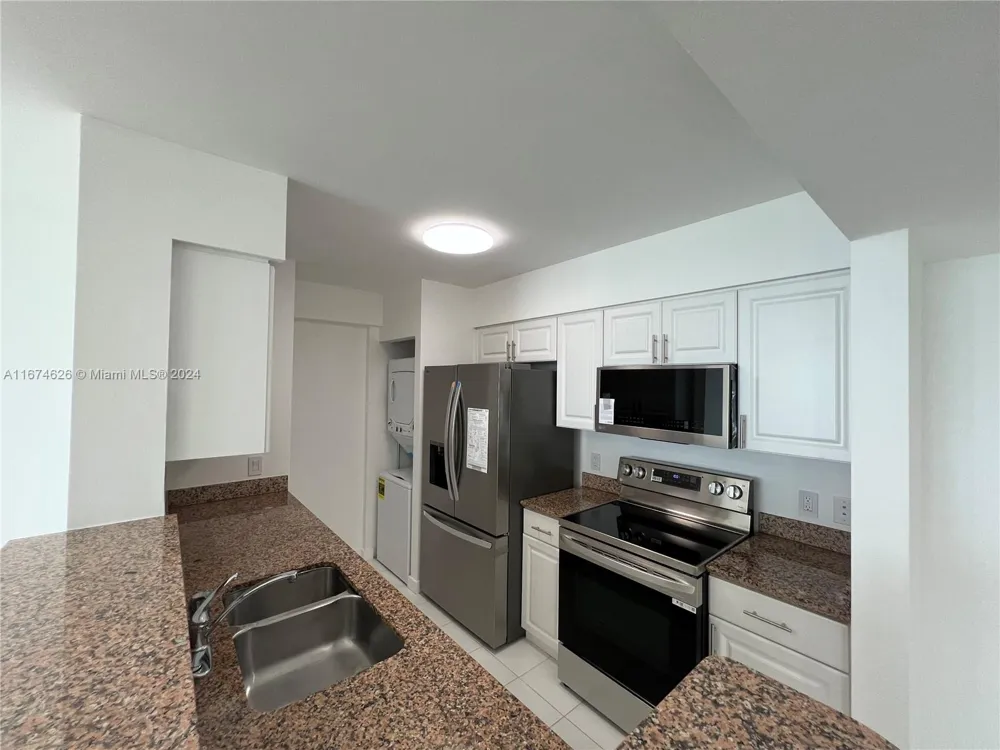 1155 Brickell Bay Dr #3205 Miami, FL 33131