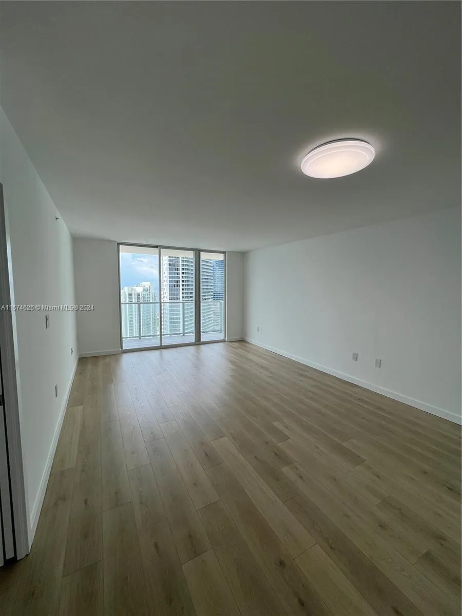 1155 Brickell Bay Dr #3205 Miami, FL 33131
