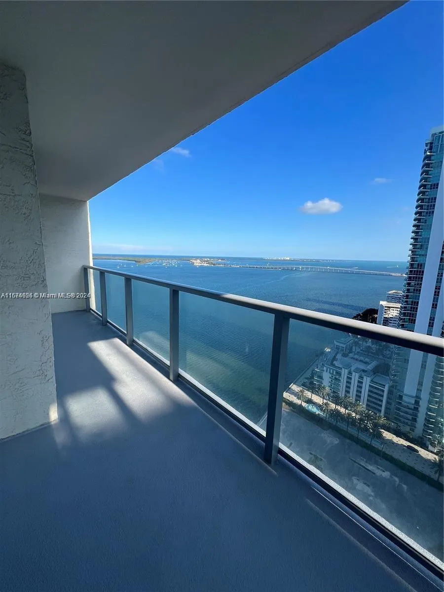 1155 Brickell Bay Dr #3205 Miami, FL 33131