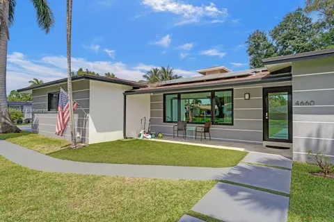 4660 SW 37th Ave