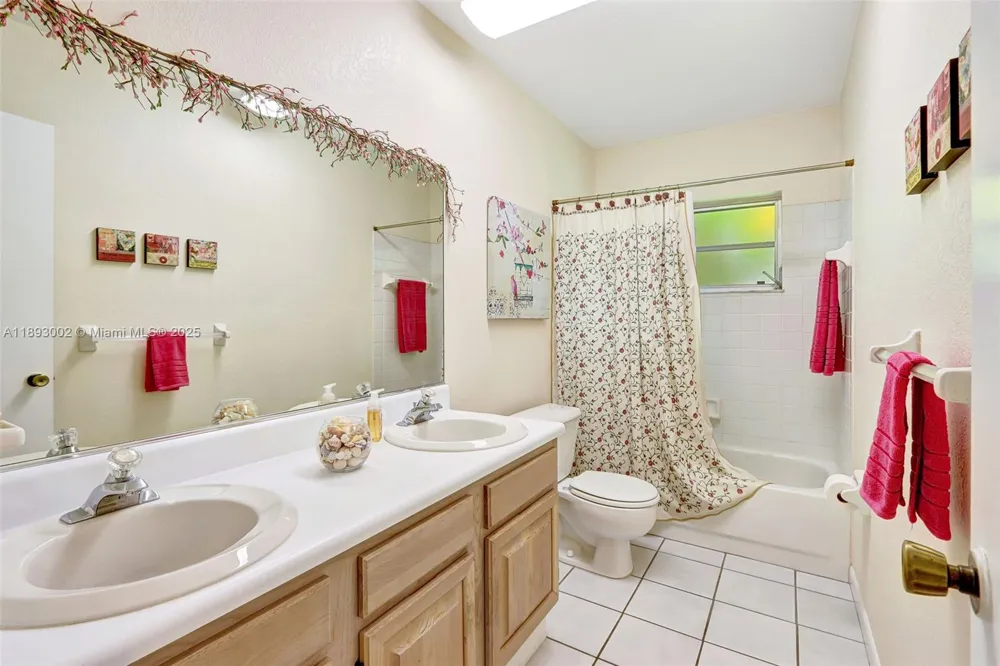 18045 SW 87th Ct Palmetto Bay, FL 33157