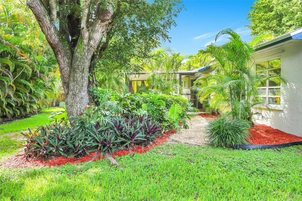 18045 SW 87th Ct Palmetto Bay, FL 33157
