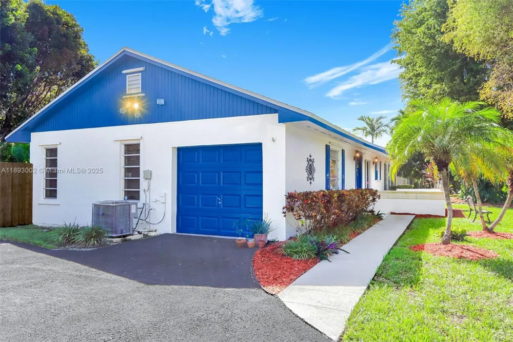 18045 SW 87th Ct Palmetto Bay, FL 33157