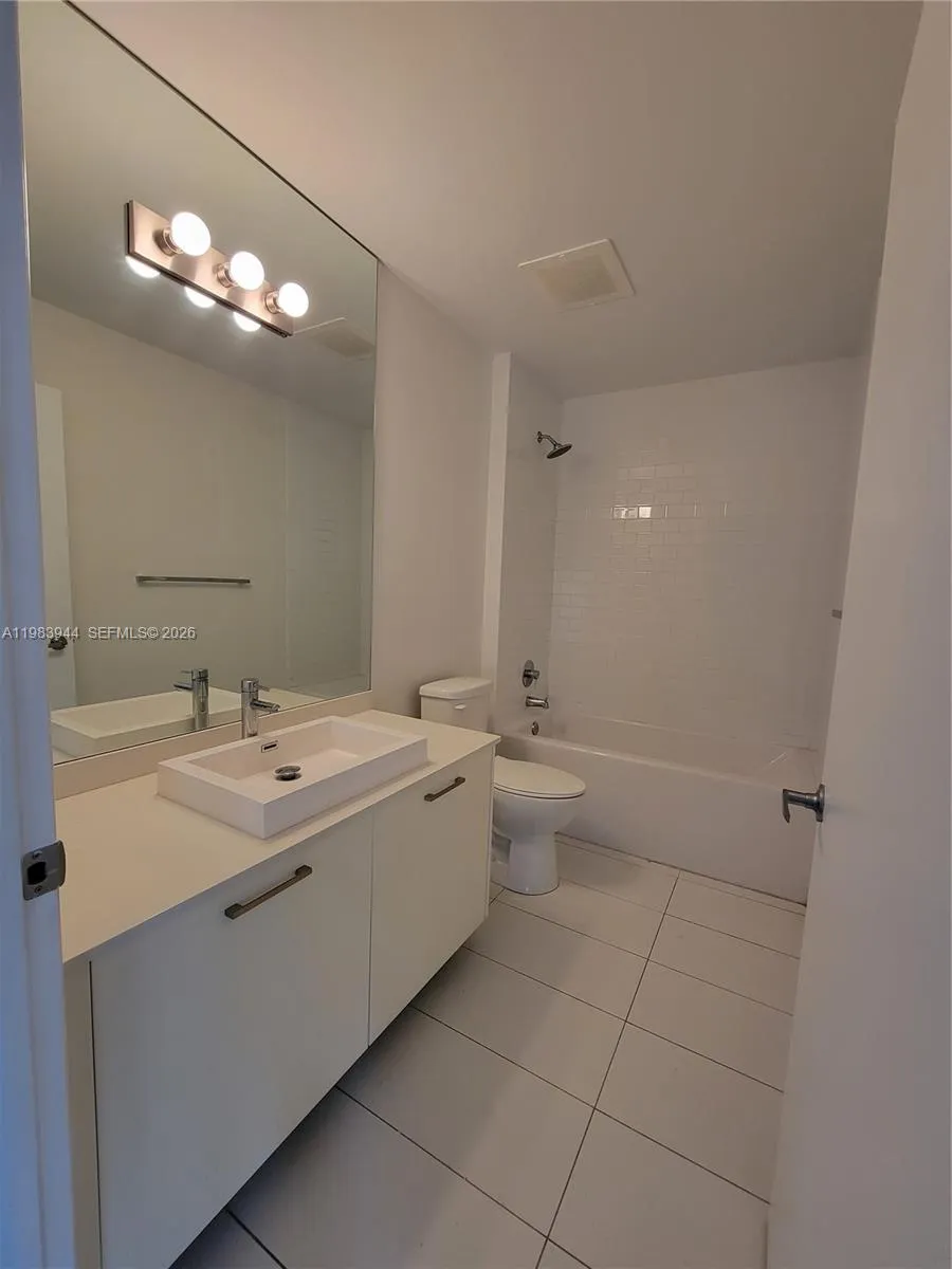151 SE 1st St #1507 Miami, FL 33131