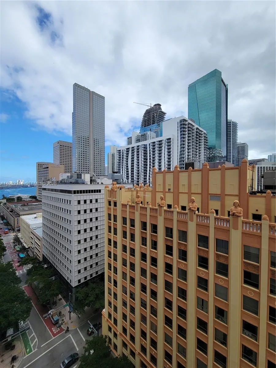 151 SE 1st St #1507 Miami, FL 33131