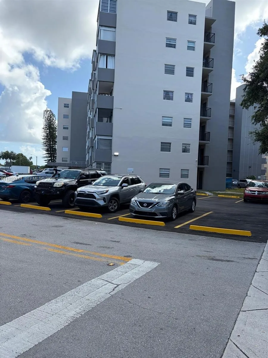 16410 Miami Dr #504 North Miami Beach, FL 33162