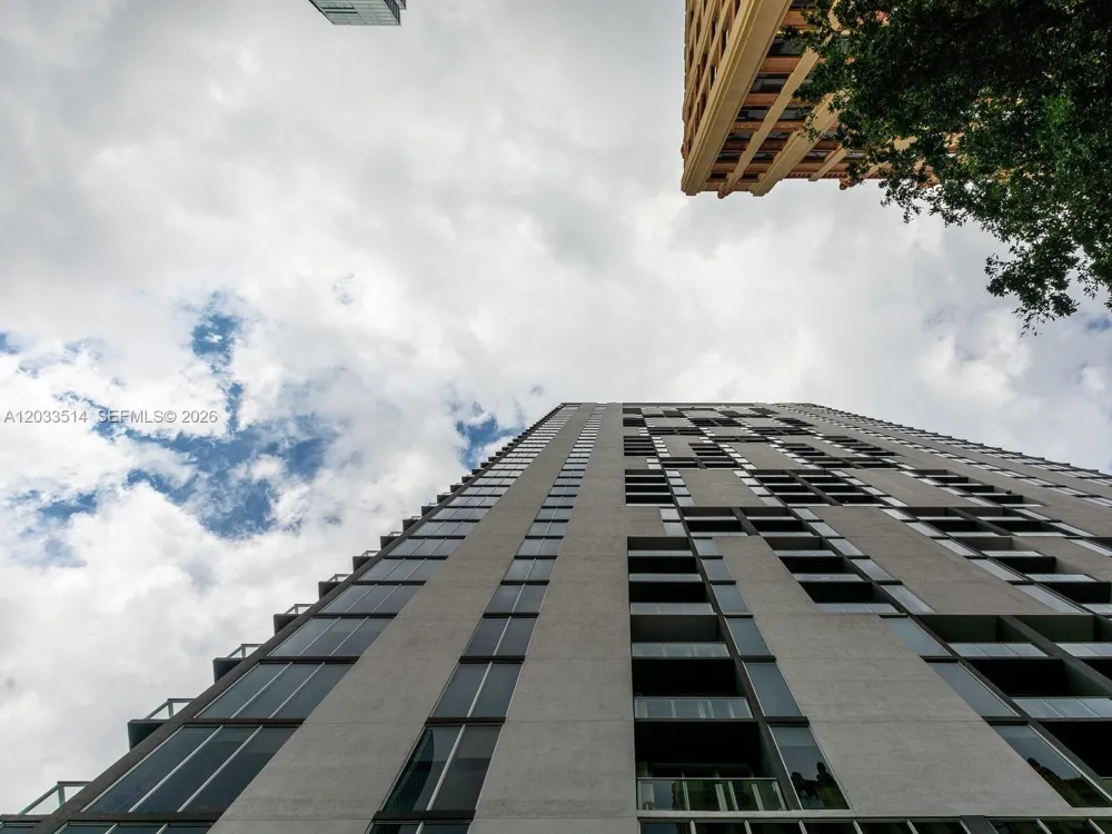 151 SE 1st St #807 Miami, FL 33131