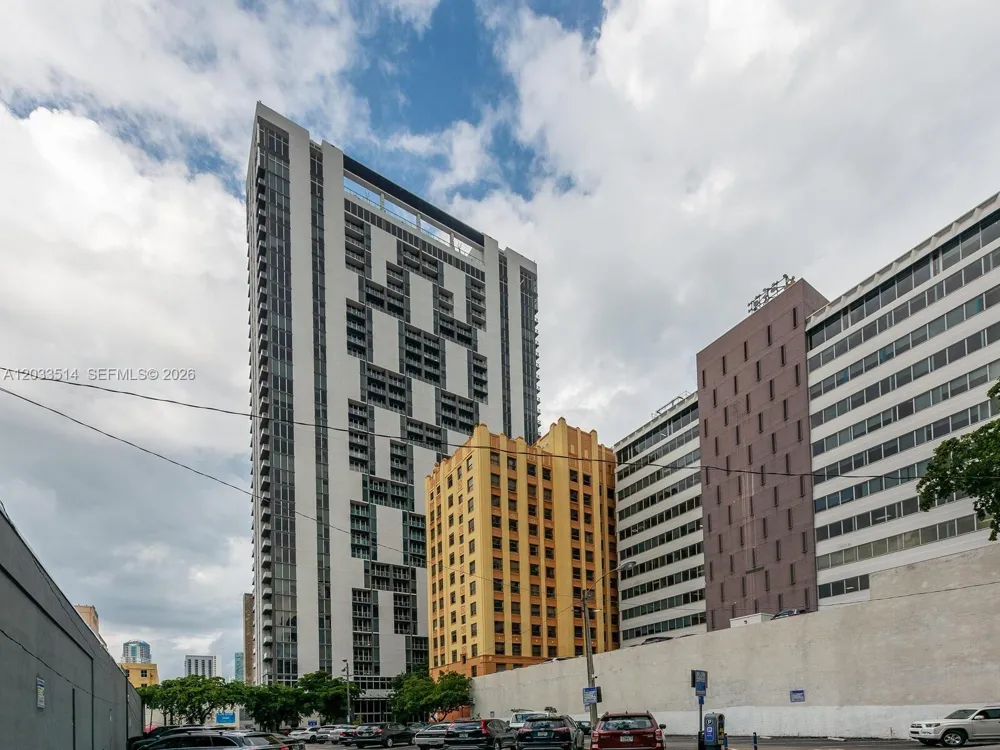 151 SE 1st St #807 Miami, FL 33131