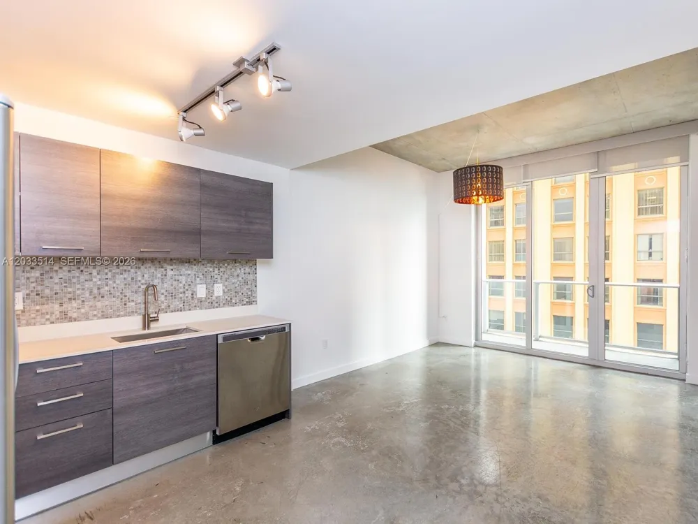 151 SE 1st St #807 Miami, FL 33131