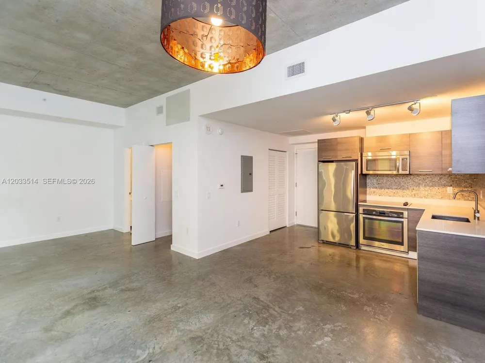 151 SE 1st St #807 Miami, FL 33131