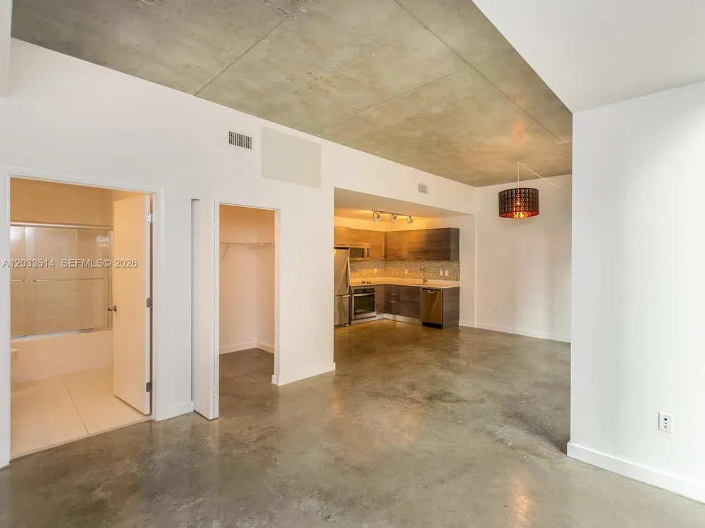 151 SE 1st St #807 Miami, FL 33131