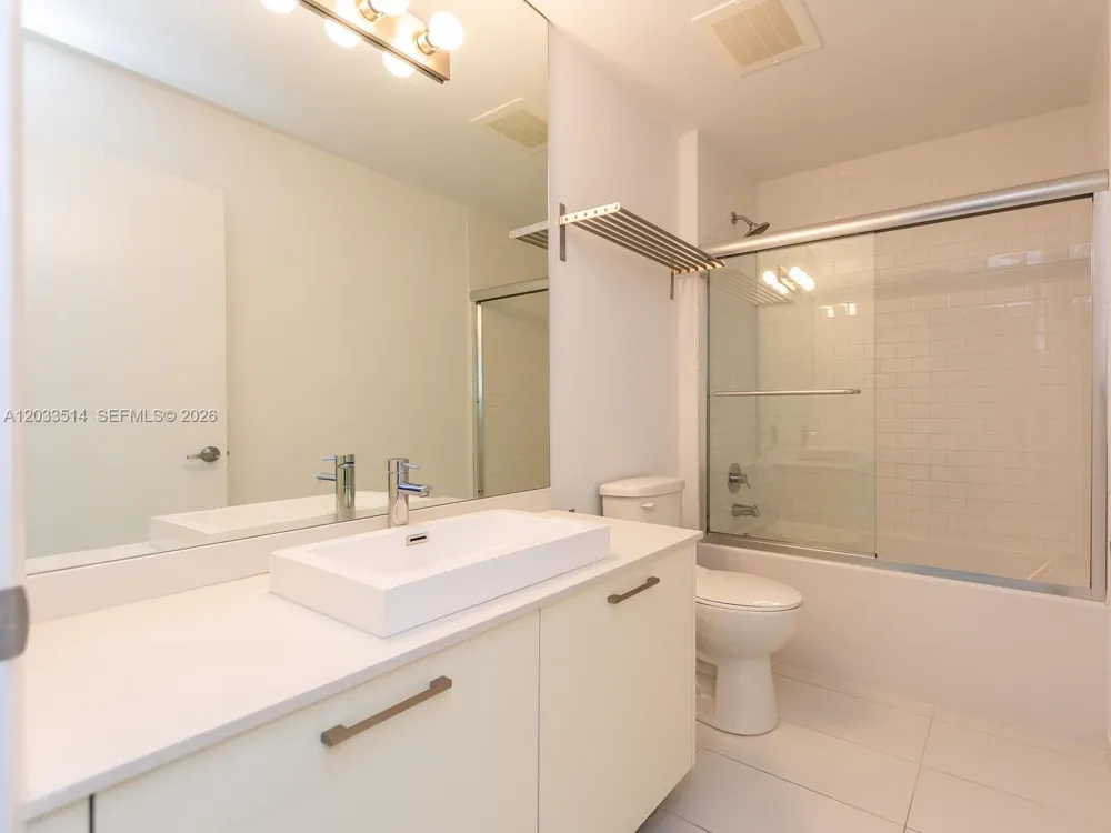 151 SE 1st St #807 Miami, FL 33131